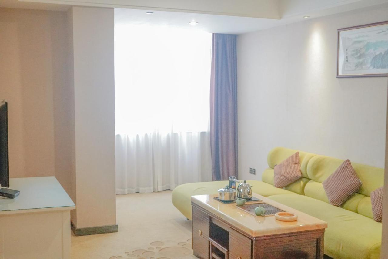 Paco Hotel Tianhe Coach Terminal Metro Satation Guangzhou-Free Shuttle Bus For Canton Fair ภายนอก รูปภาพ